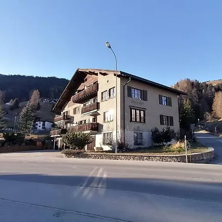 Haus Albertihof: 3-zimmer-wohnung An Top-lage In Davos-platz Apartment