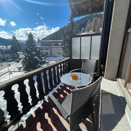 Haus Albertihof: 3-zimmer-wohnung An Top-lage In Davos-platz Apartmán Davos